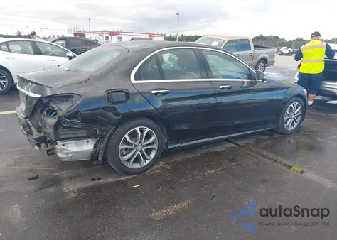 2018 Mercedes-Benz C 300 z USA, uszkodzony, nr VIN WDDWF4JB7JR405162